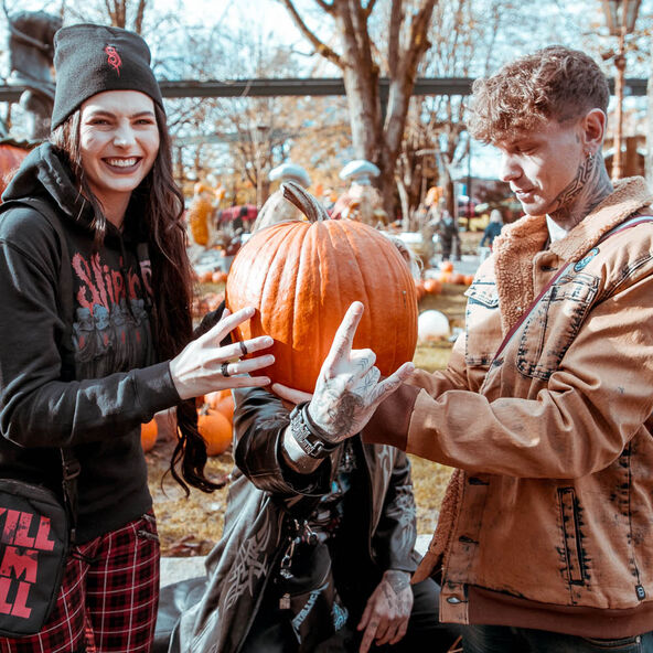 Näytä intohimosi fanituotteillamme! / Tutustu heti!