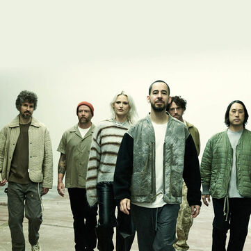 Linkin Park on kiistatta yksi kaikkien aikojen vaikutusvaltaisimmista rock-yhtyeist&auml;, jonka lukemattomat unohtumattomat hitit ovat muokanneet musiikkimaailmaa.Nyt, seitsem&auml;n vuotta viimeisimm&auml;n albuminsa ja Chester Benningtonin syd&auml;nt&auml;s&auml;rkev&auml;n menetyksen j&auml;lkeen, he ovat palanneet voimakkaalla uudella julkaisullaan: From Zero.&Auml;l&auml; j&auml;t&auml; t&auml;t&auml; v&auml;liin &ndash; kuuntele uusi albumi ja tutustu b&auml;ndin uusiin fanituotteisiin!