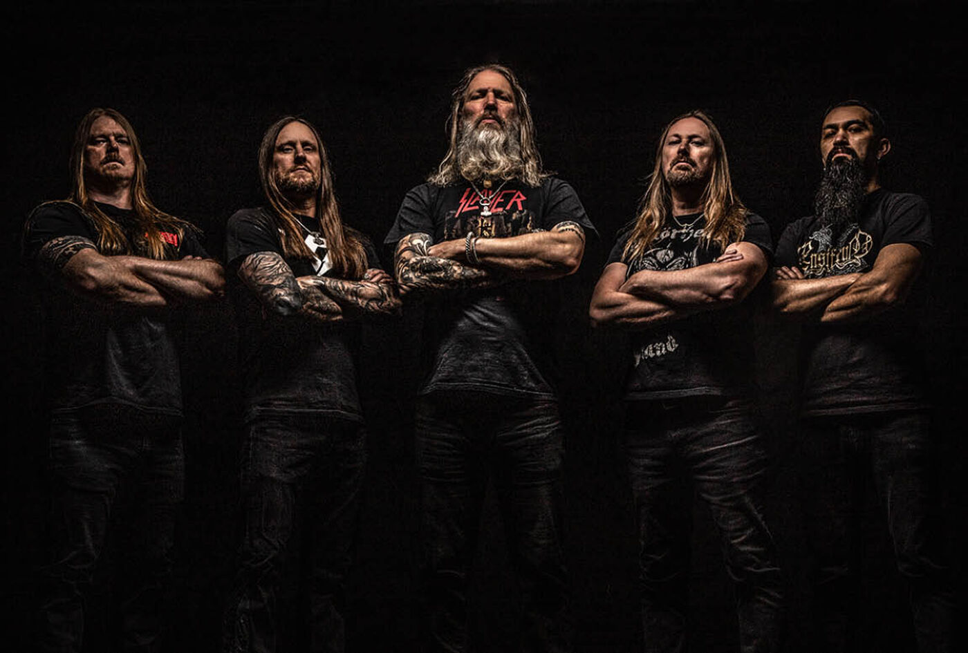 Amon Amarth yhdist&auml;&auml; eeppiset melodiat ja mukaansatempaavat tarinat pohjoisista legendoista!Sukella syvemm&auml;lle jylisevien riffien ja sankaritarinoiden maailmaan:Tilaa eksklusiiviset Amon Amarth -fanituotteet itsellesi!